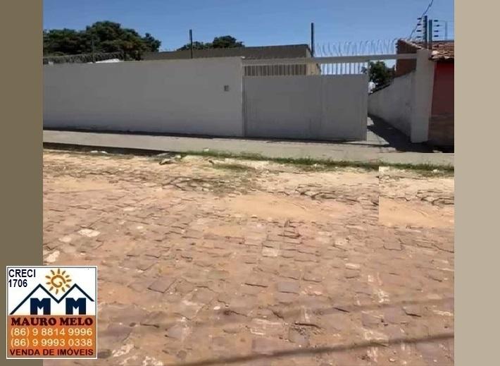 Casa à venda com 2 quartos, 420m² - Foto 1
