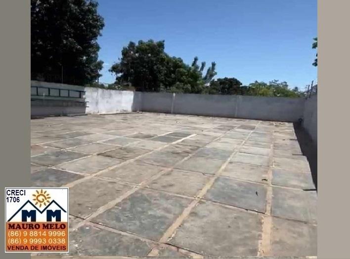 Casa à venda com 2 quartos, 420m² - Foto 7